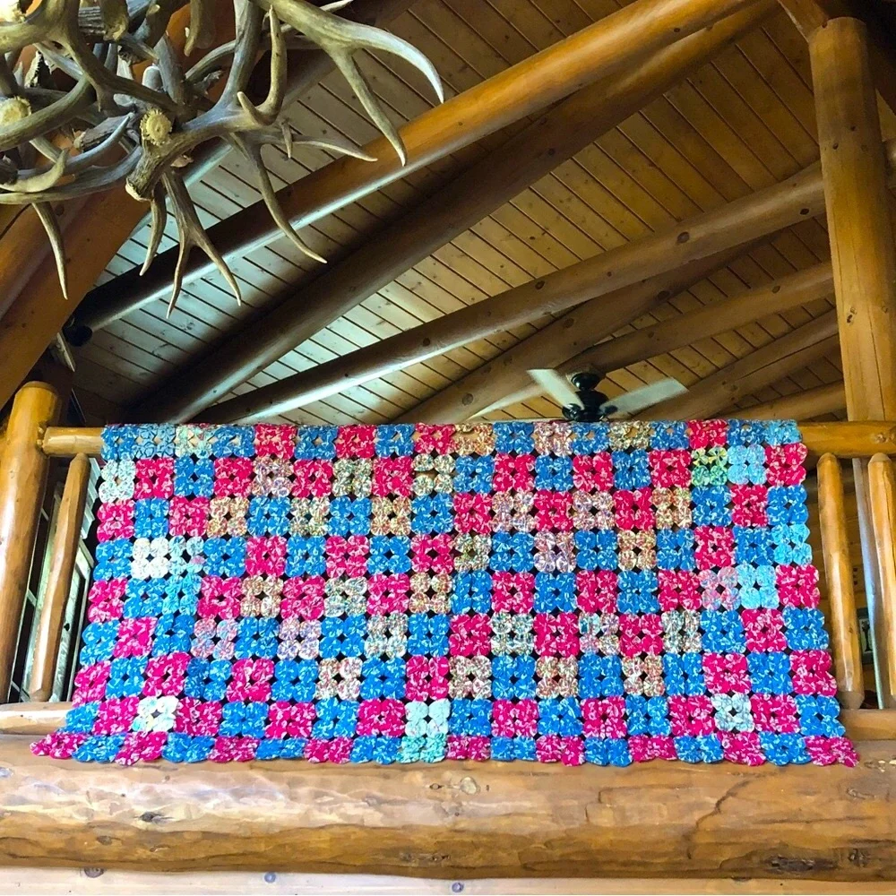 Antique Yo-yo Quilt, Suffolk Puff Coverlet Popcorn Quilt (appx 96”x90”)